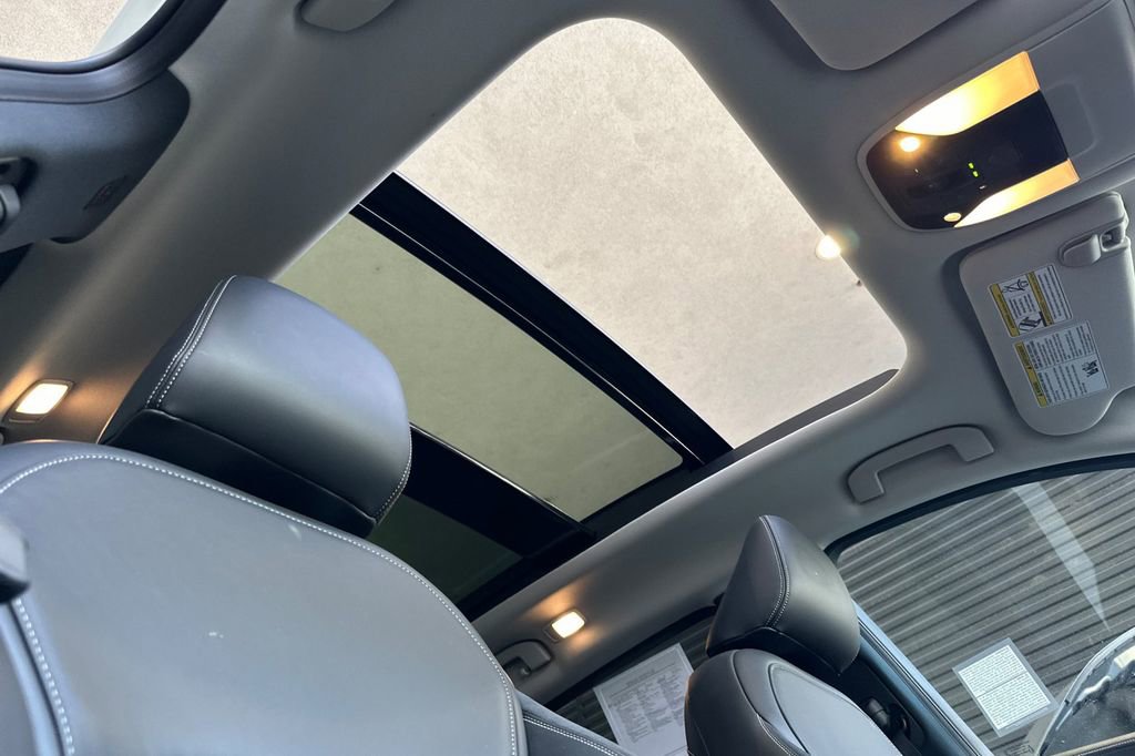 Used 2022 INFINITI QX50 Sensory image 17