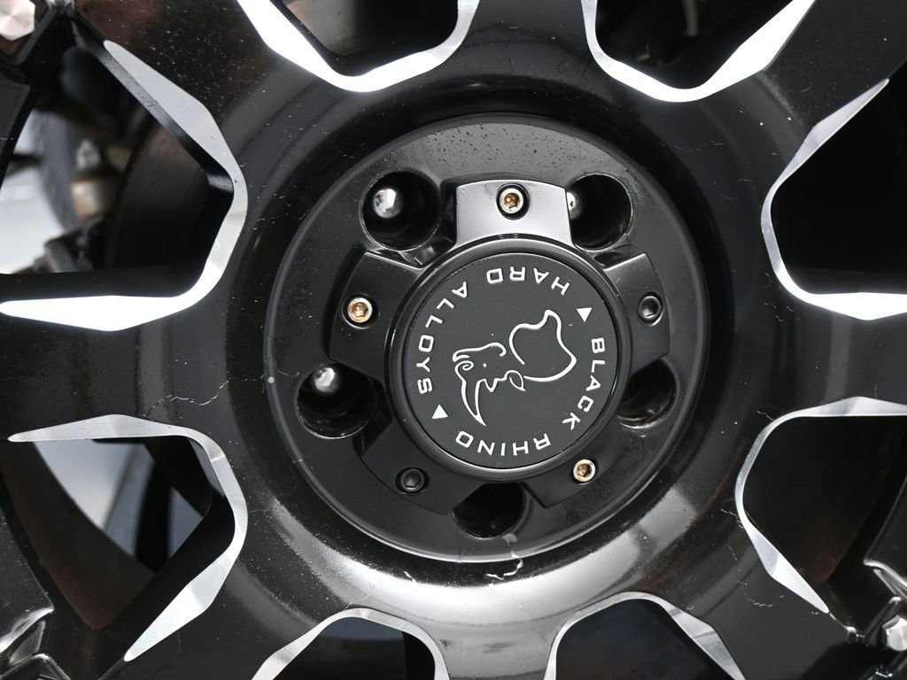 Used 2018 Jeep Wrangler Unlimited Sahara w/ Connectivity Group image 24