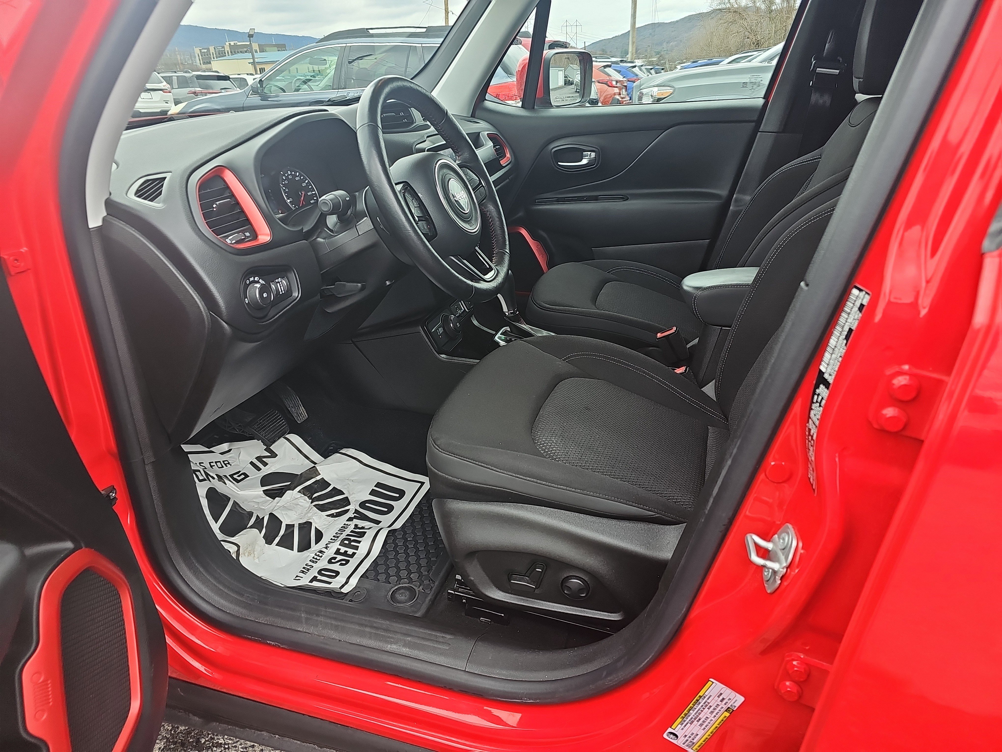 Used 2022 Jeep Renegade Latitude w/ Convenience Group image 12