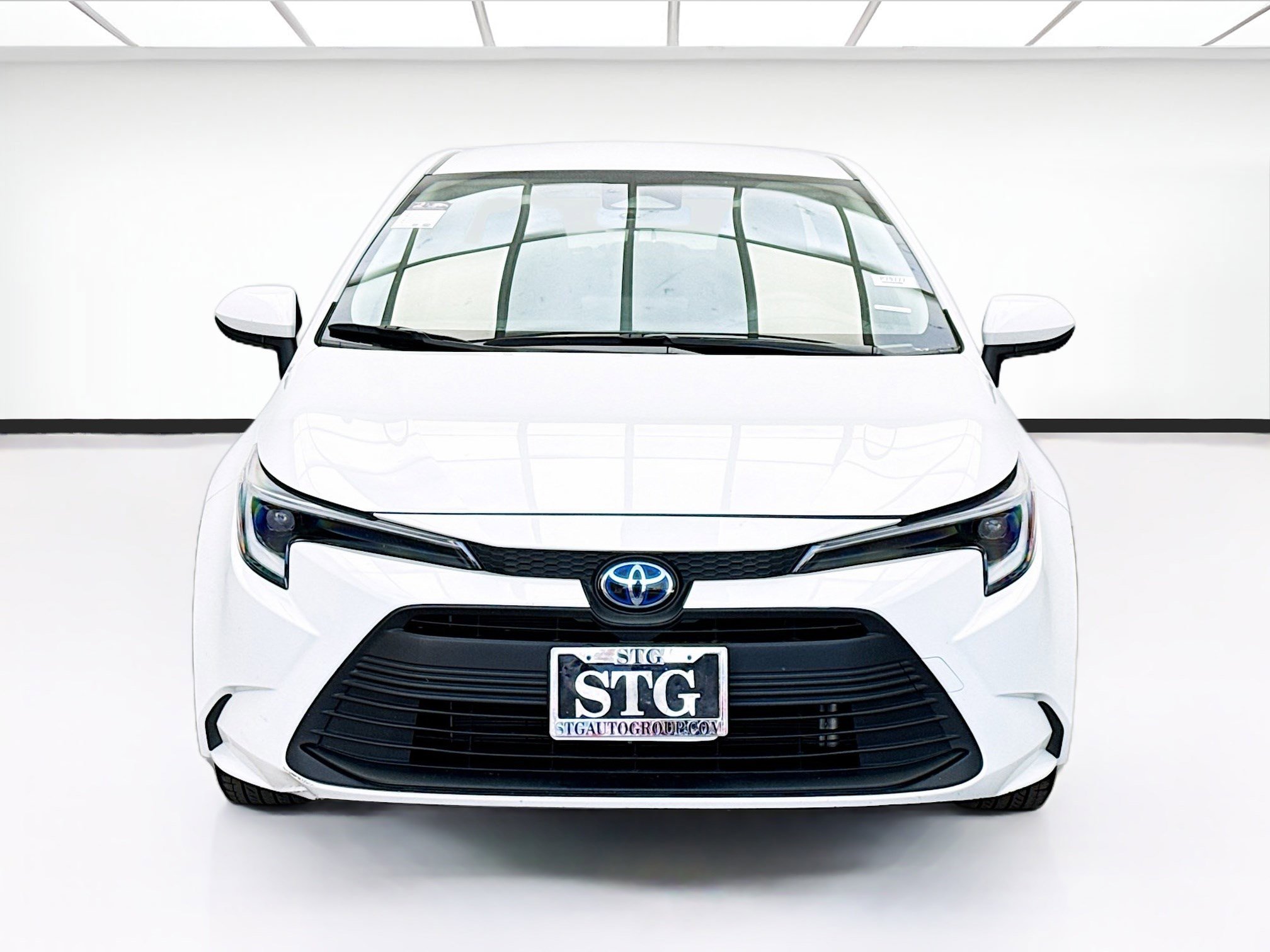 Used 2024 Toyota Corolla LE FWD image 2
