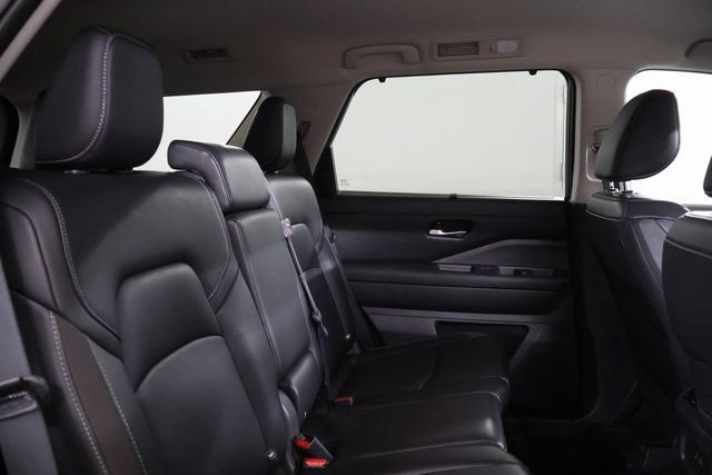 Used 2025 Nissan Pathfinder SL AWD/4WD image 26