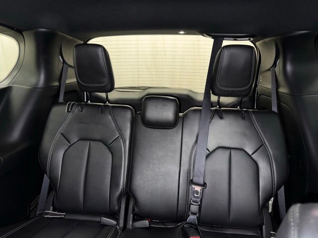 Used 2025 Chrysler Pacifica Select FWD image 18