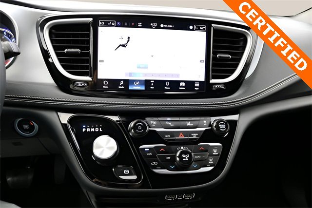 Used 2024 Chrysler Pacifica Select image 22