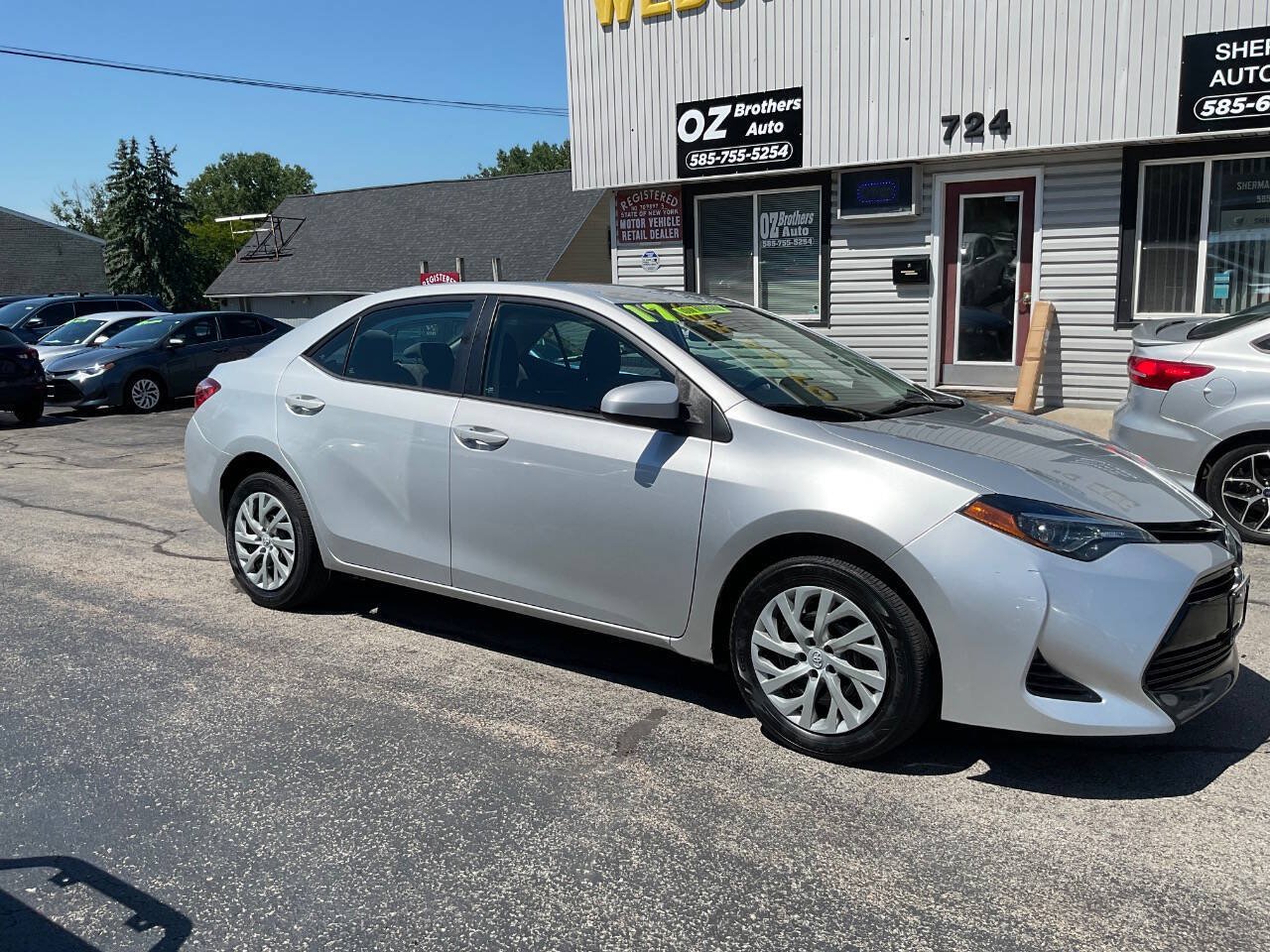 Used 2017 Toyota Corolla LE FWD image 2