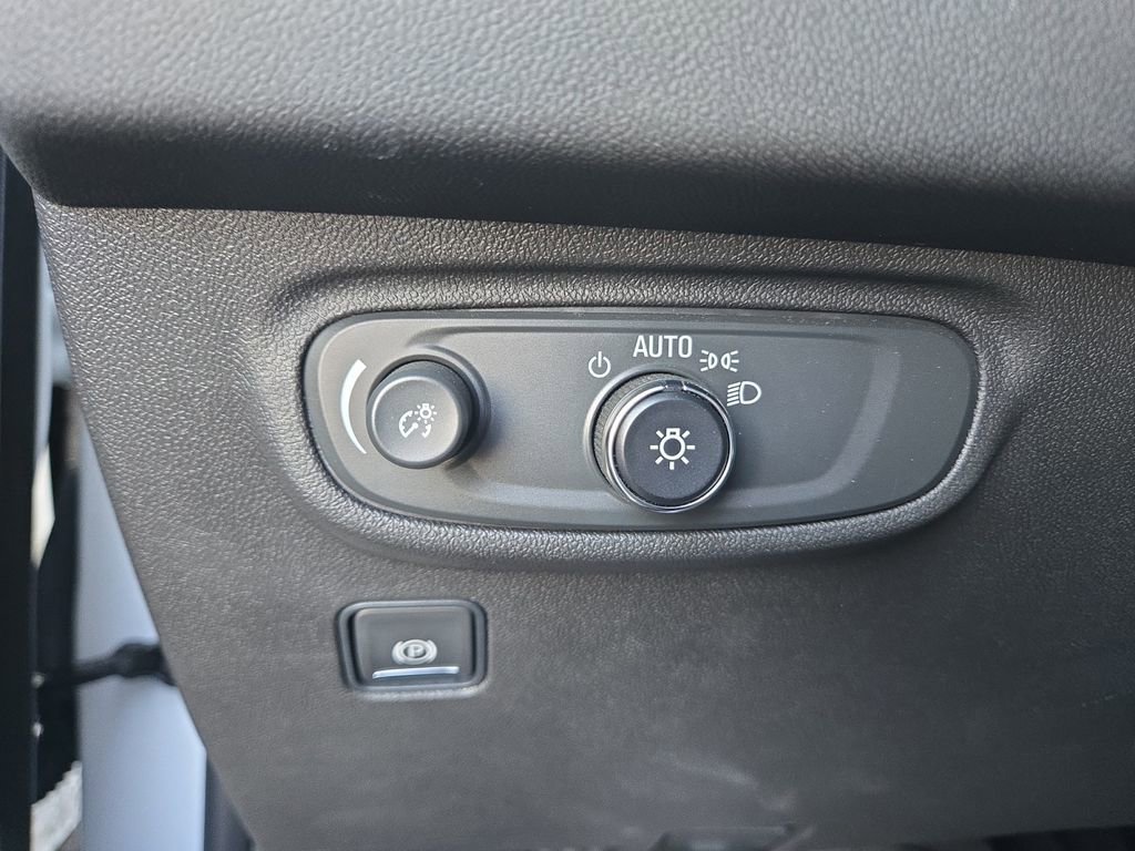 Used 2023 GMC Terrain SLE w/ Driver Convenience Package image 31