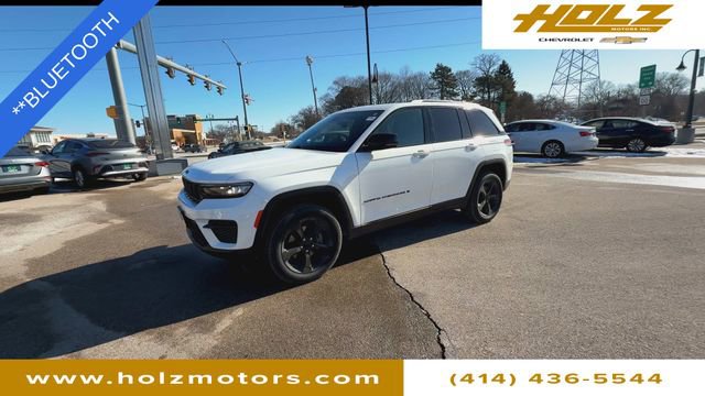 Used 2023 Jeep Grand Cherokee Altitude image 4
