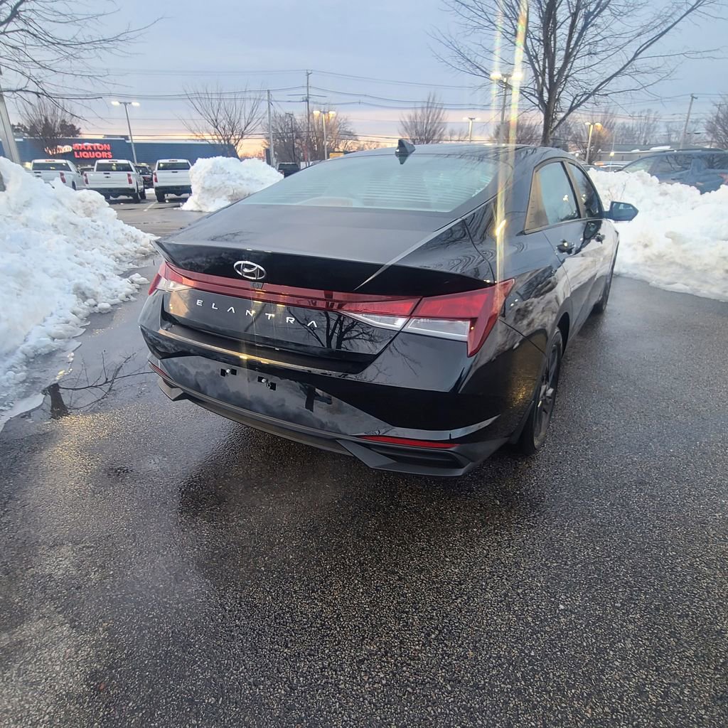 Used 2023 Hyundai Elantra SEL image 6