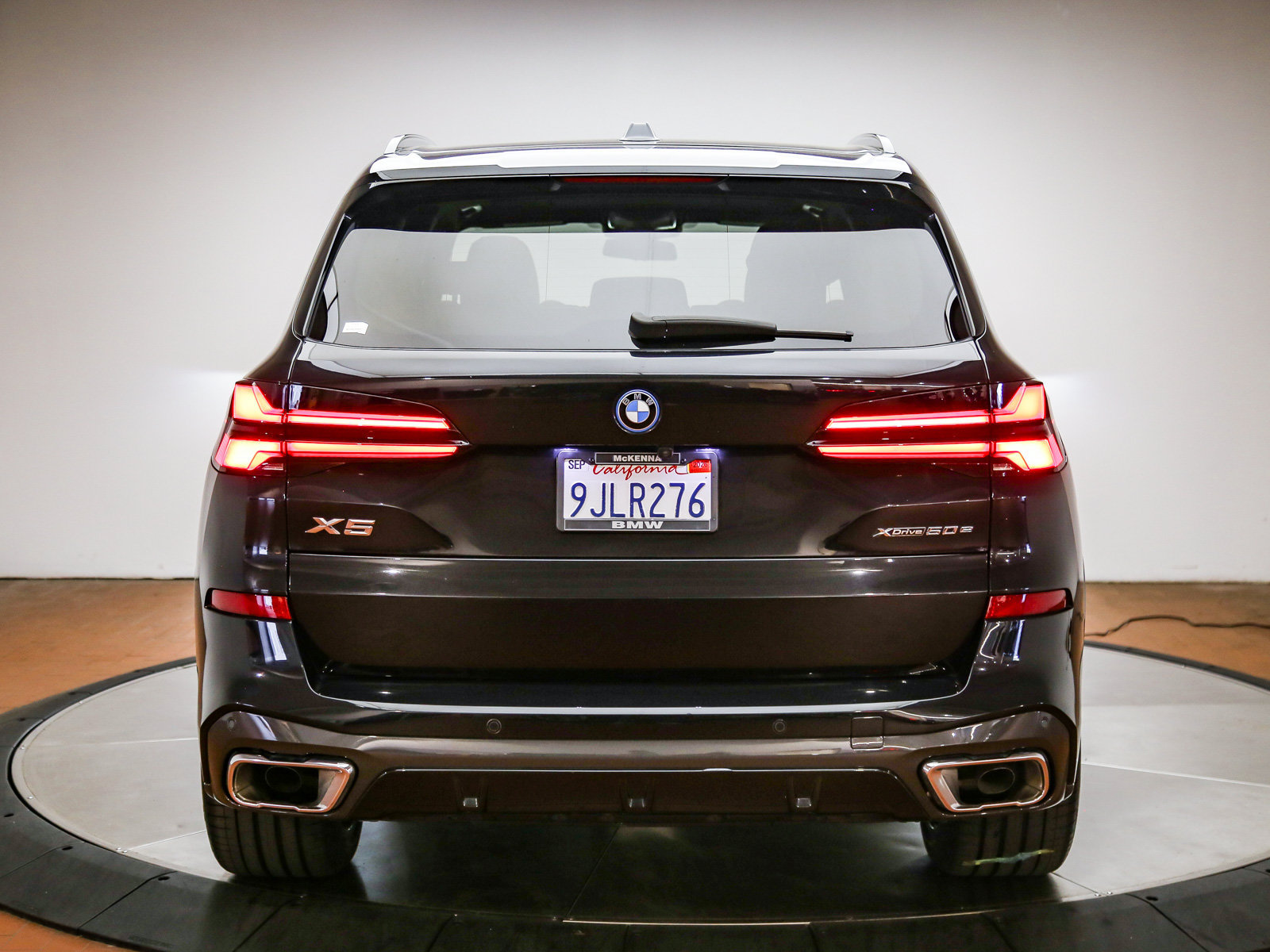 Certified 2024 BMW X5 xDrive50e w/ M Sport Package AWD/4WD image 6