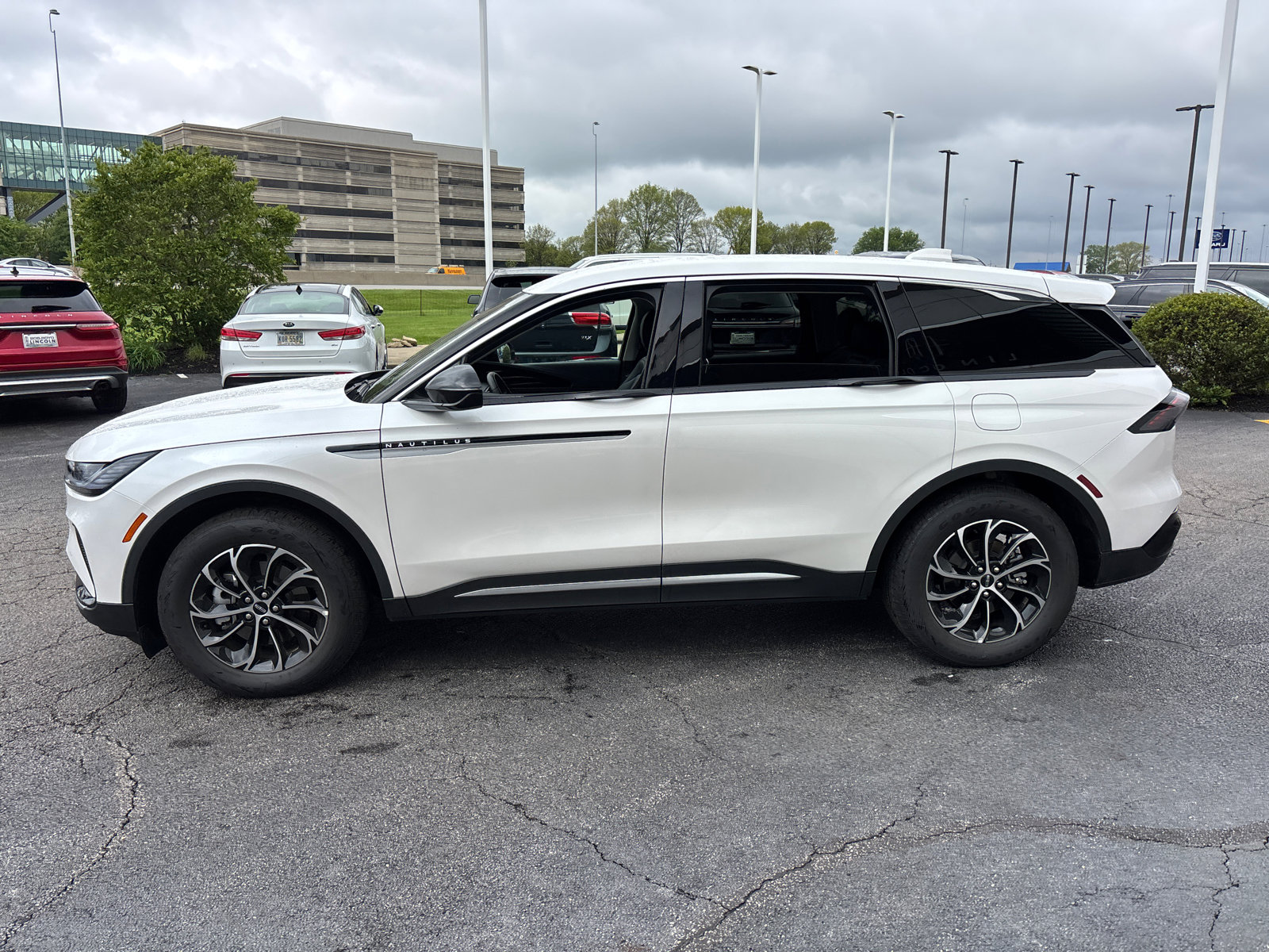 New 2026 Lincoln Nautilus Premier AWD/4WD image 4