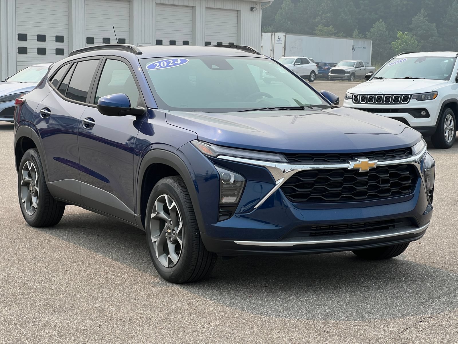Used 2024 Chevrolet Trax LT w/ Driver Confidence Package FWD image 40
