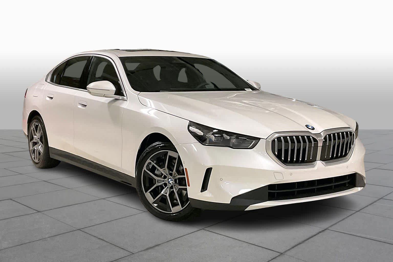 Used 2026 BMW 540i xDrive w/ Premium Package AWD/4WD image 2