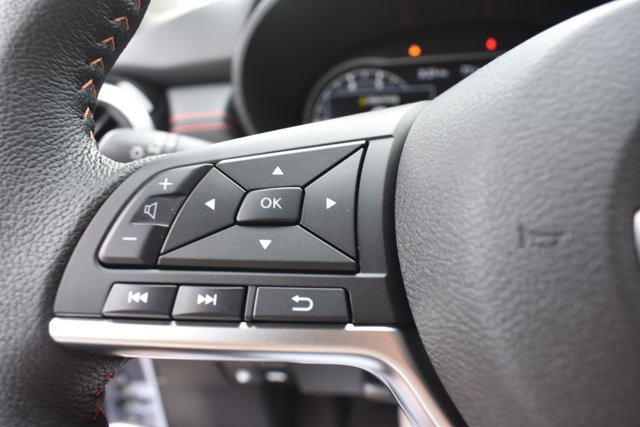 New 2025 Nissan Versa SR w/ Trunk Package image 19