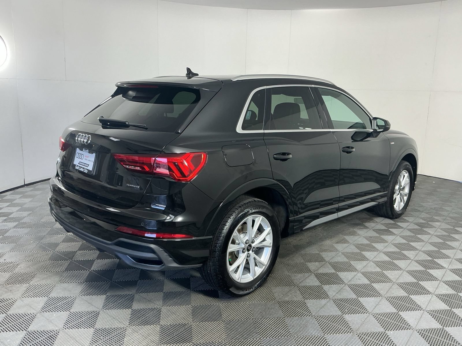 Used 2025 Audi Q3 2.0T Premium w/ Convenience Package AWD/4WD image 9