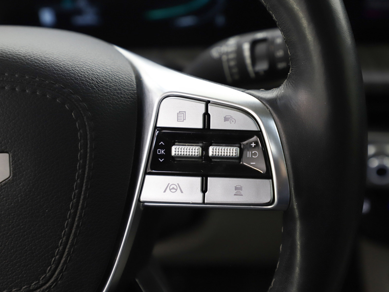 Used 2023 Kia Telluride EX w/ EX Captain's Chair Package image 20