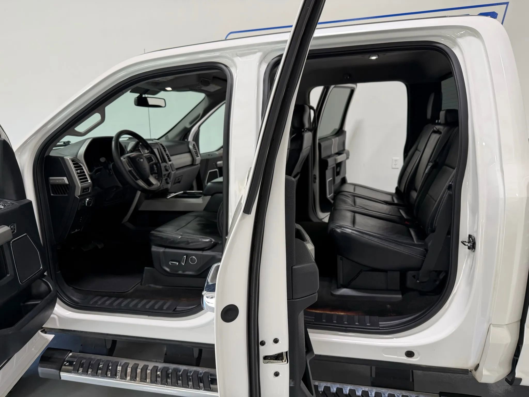 Used 2017 Ford F250 Lariat w/ Chrome Package image 11