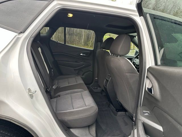 Used 2025 Chevrolet Trax RS w/ Sunroof Package FWD image 13