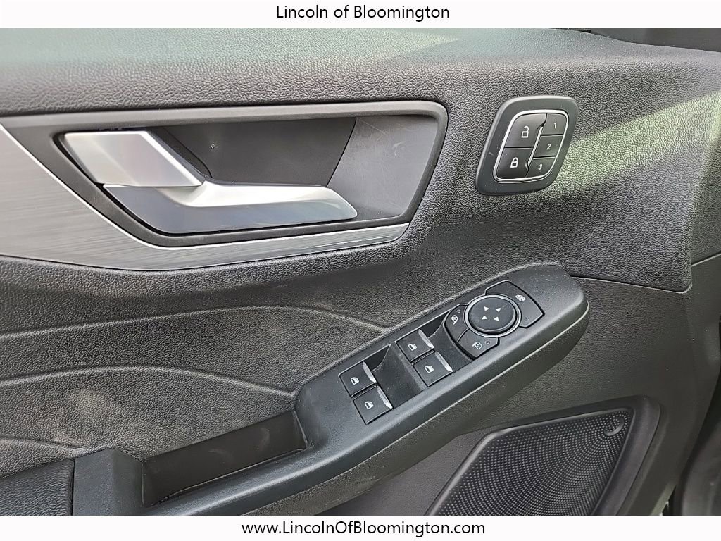 Used 2024 Ford Escape Platinum image 17