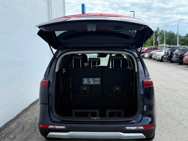 Used 2023 Kia Carnival LX FWD image 7