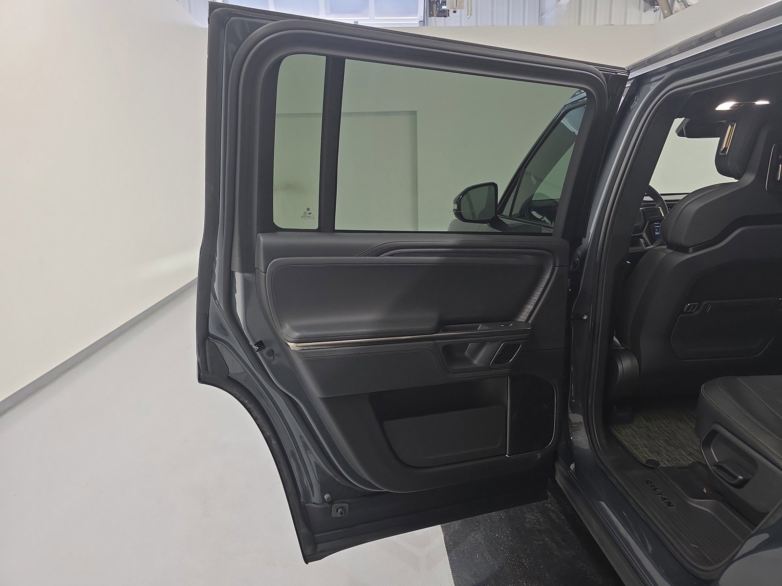 Used 2024 Rivian R1S Adventure AWD/4WD image 17