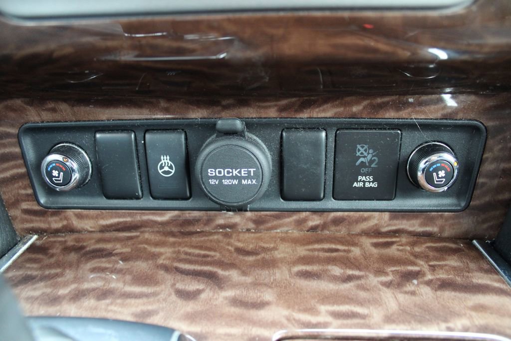 Used 2017 Nissan Armada Platinum w/ Captain Seat Package AWD/4WD image 28
