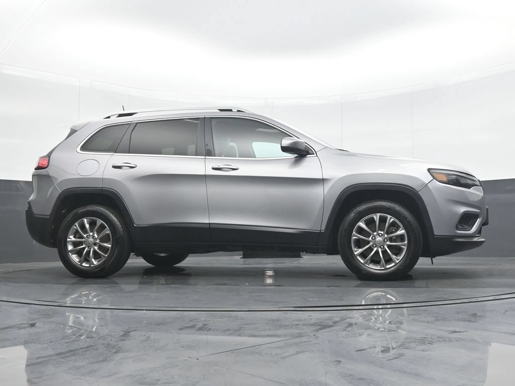 Used 2019 Jeep Cherokee Latitude Plus AWD/4WD image 31