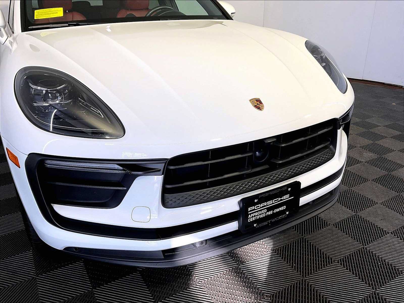 Used 2024 Porsche Macan AWD/4WD image 34