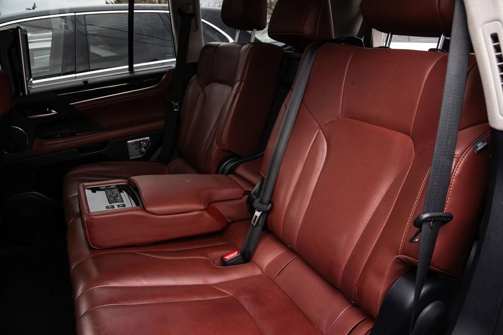 Used 2021 Lexus LX 570 4WD w/ Luxury Package image 42