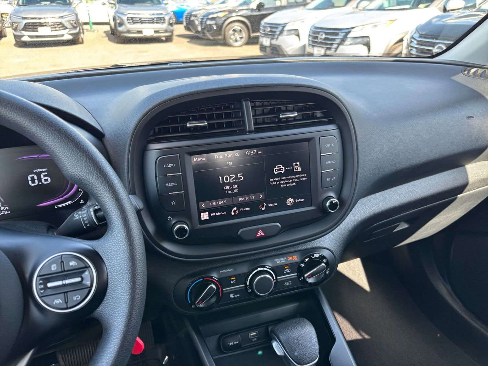 Used 2025 Kia Soul LX w/ LX Technology Package FWD image 17