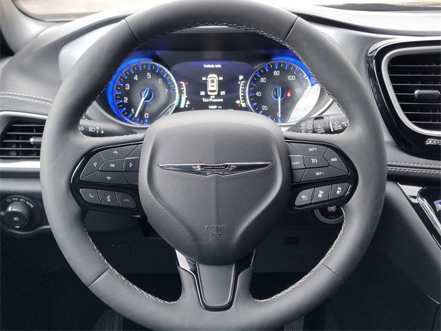 Certified 2024 Chrysler Pacifica Touring-L w/ S Appearance Package image 33