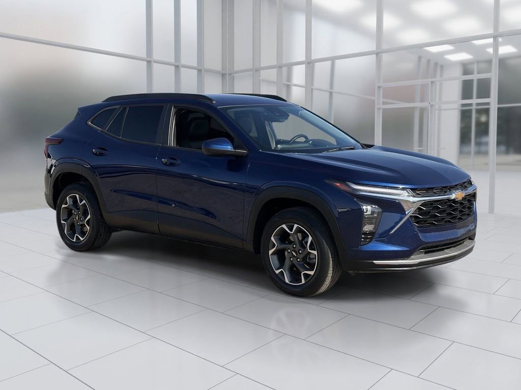 Used 2024 Chevrolet Trax LT w/ Driver Confidence Package FWD image 6