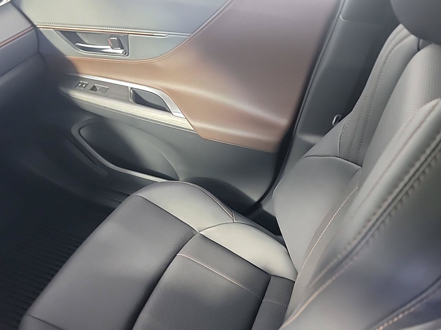 Used 2024 Toyota Venza Limited AWD/4WD image 22