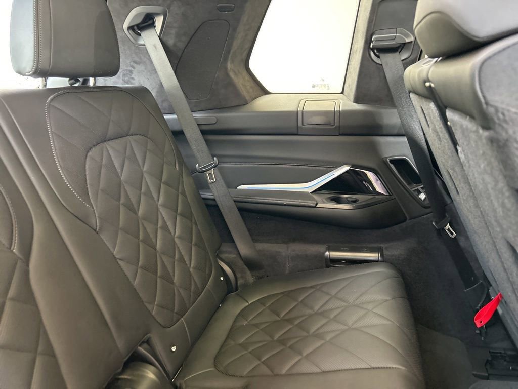 Used 2024 BMW X7 xDrive40i w/ M Sport Package image 46