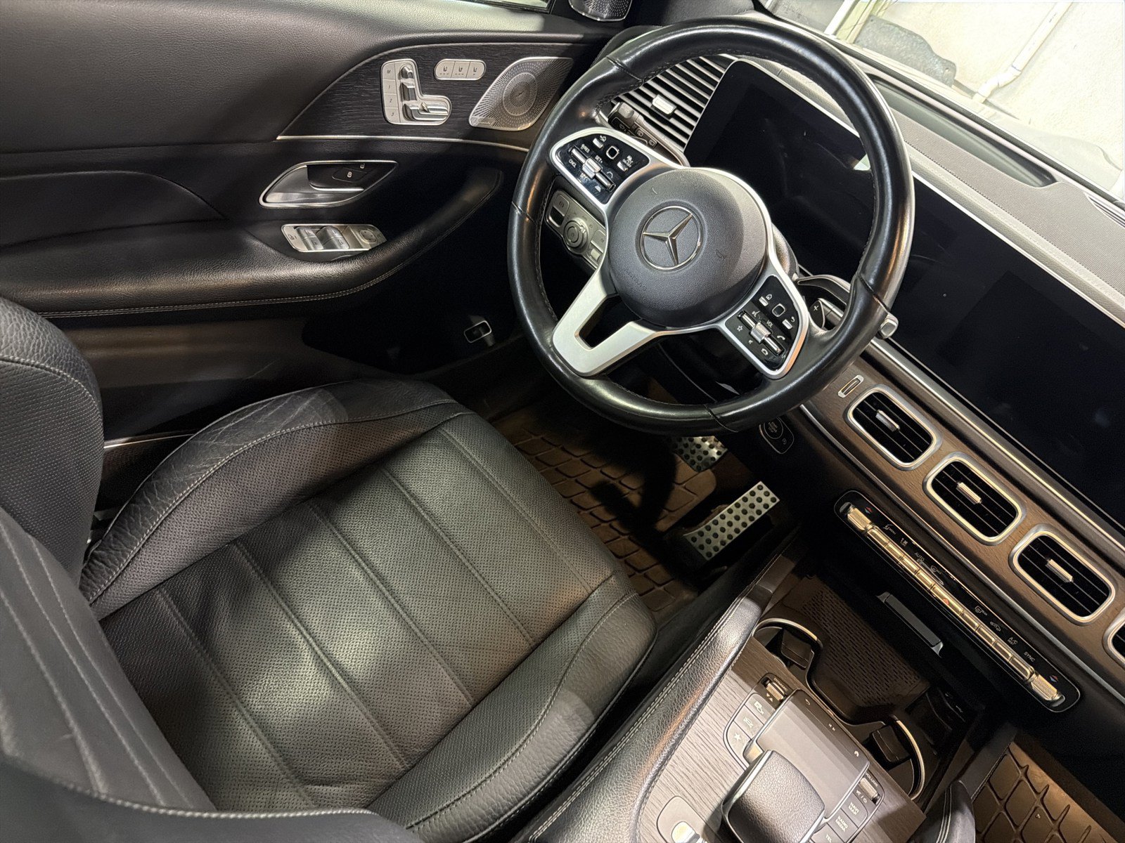 Used 2021 Mercedes-Benz GLS 580 4MATIC image 9