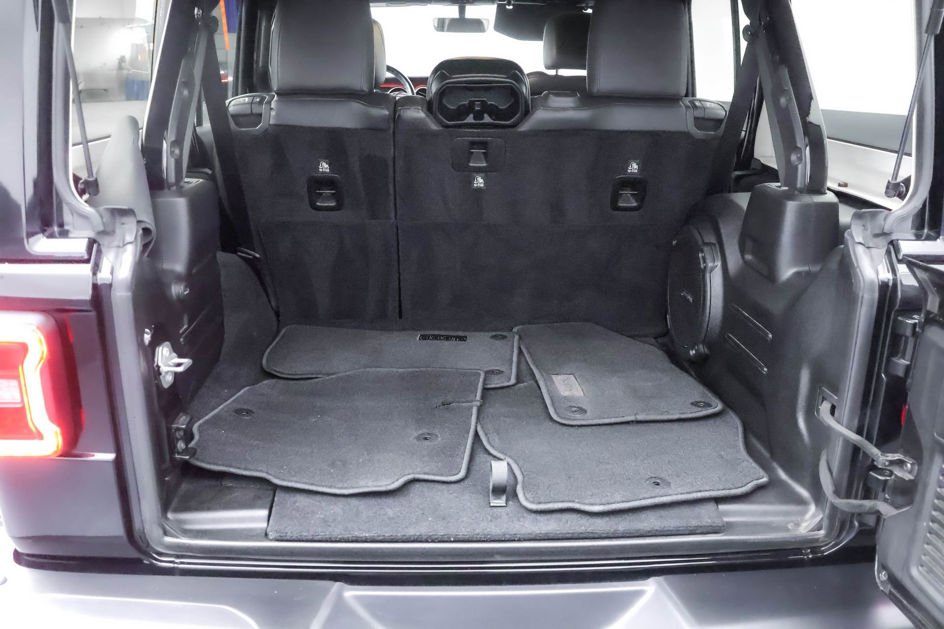 Used 2019 Jeep Wrangler Unlimited Rubicon w/ Dual Top Group image 28