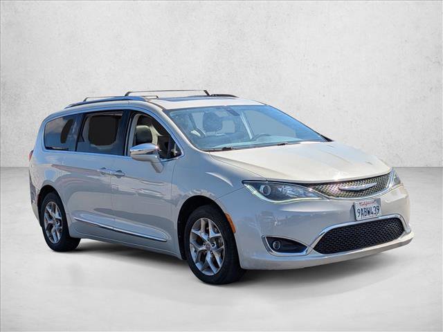 Used 2017 Chrysler Pacifica Limited image 4