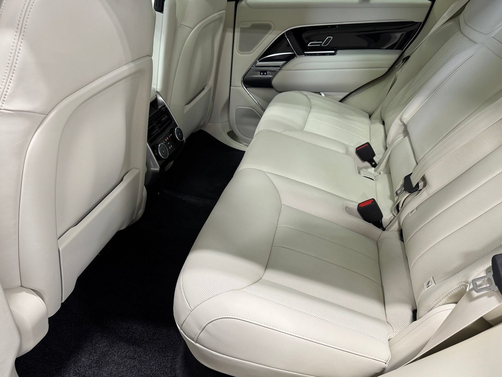 New 2026 Land Rover Range Rover SE AWD/4WD image 33