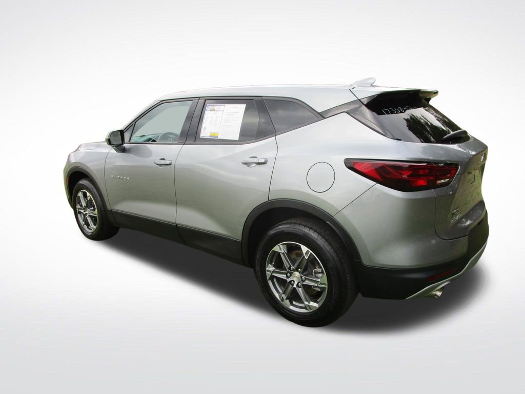Used 2023 Chevrolet Blazer LT image 3