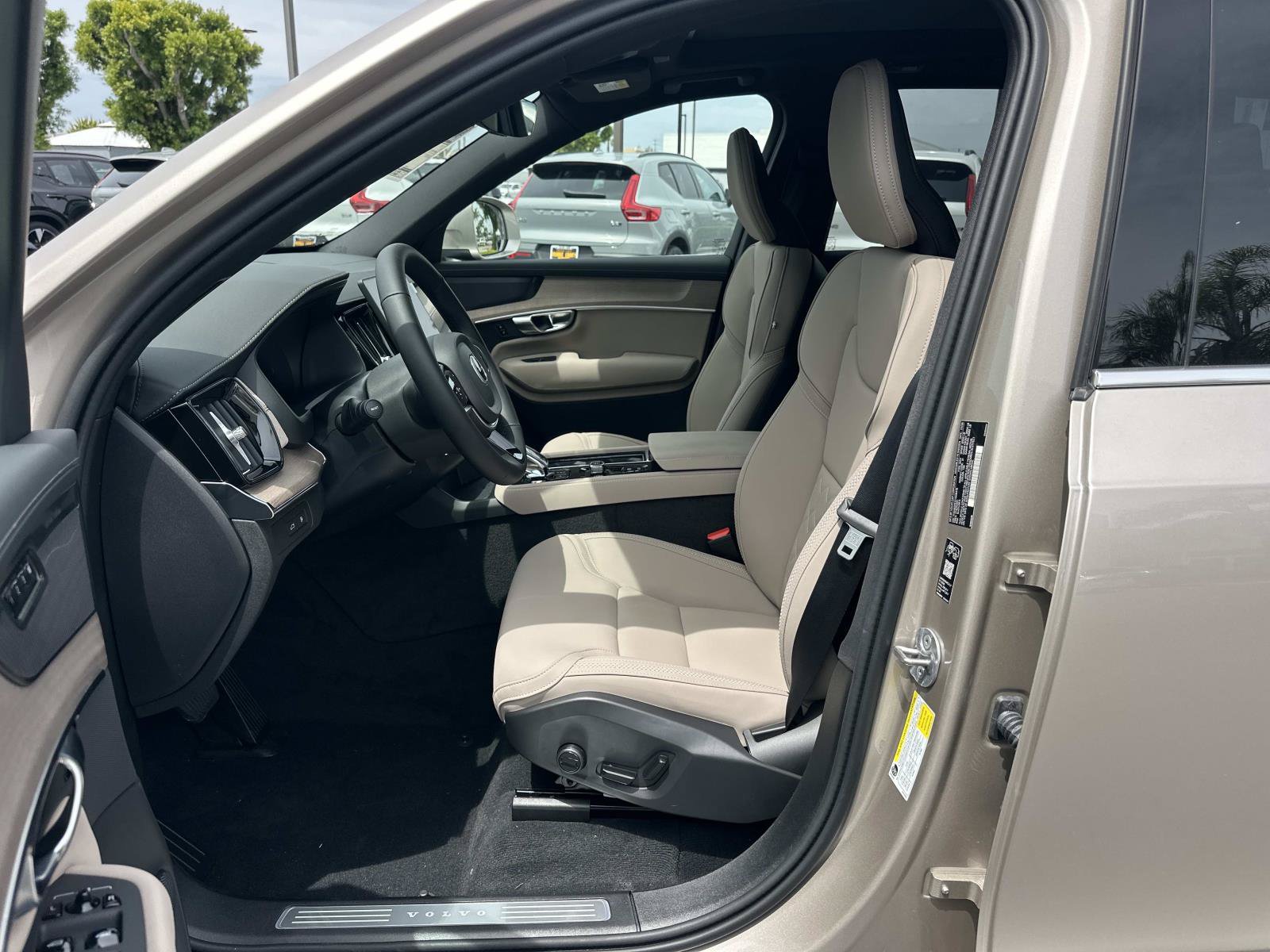 New 2026 Volvo XC90 T8 Plus w/ Protection Package Premier AWD/4WD image 13