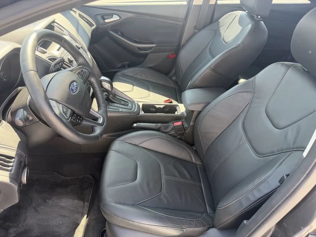Used 2016 Ford Focus SE w/ Equipment Group 201A FWD image 14