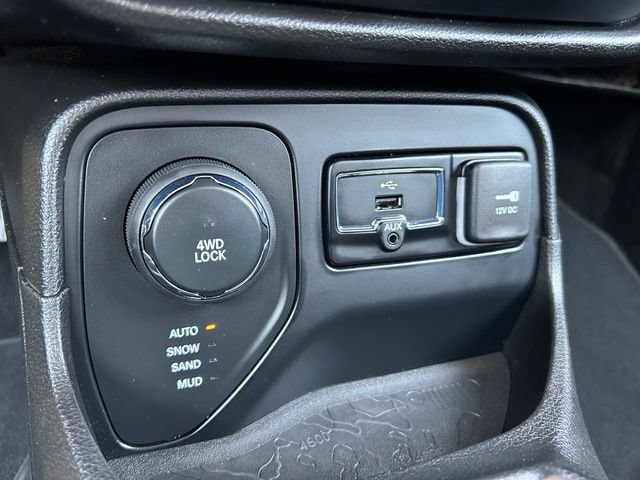 Used 2017 Jeep Renegade Sport w/ Power & Air Group AWD/4WD image 18