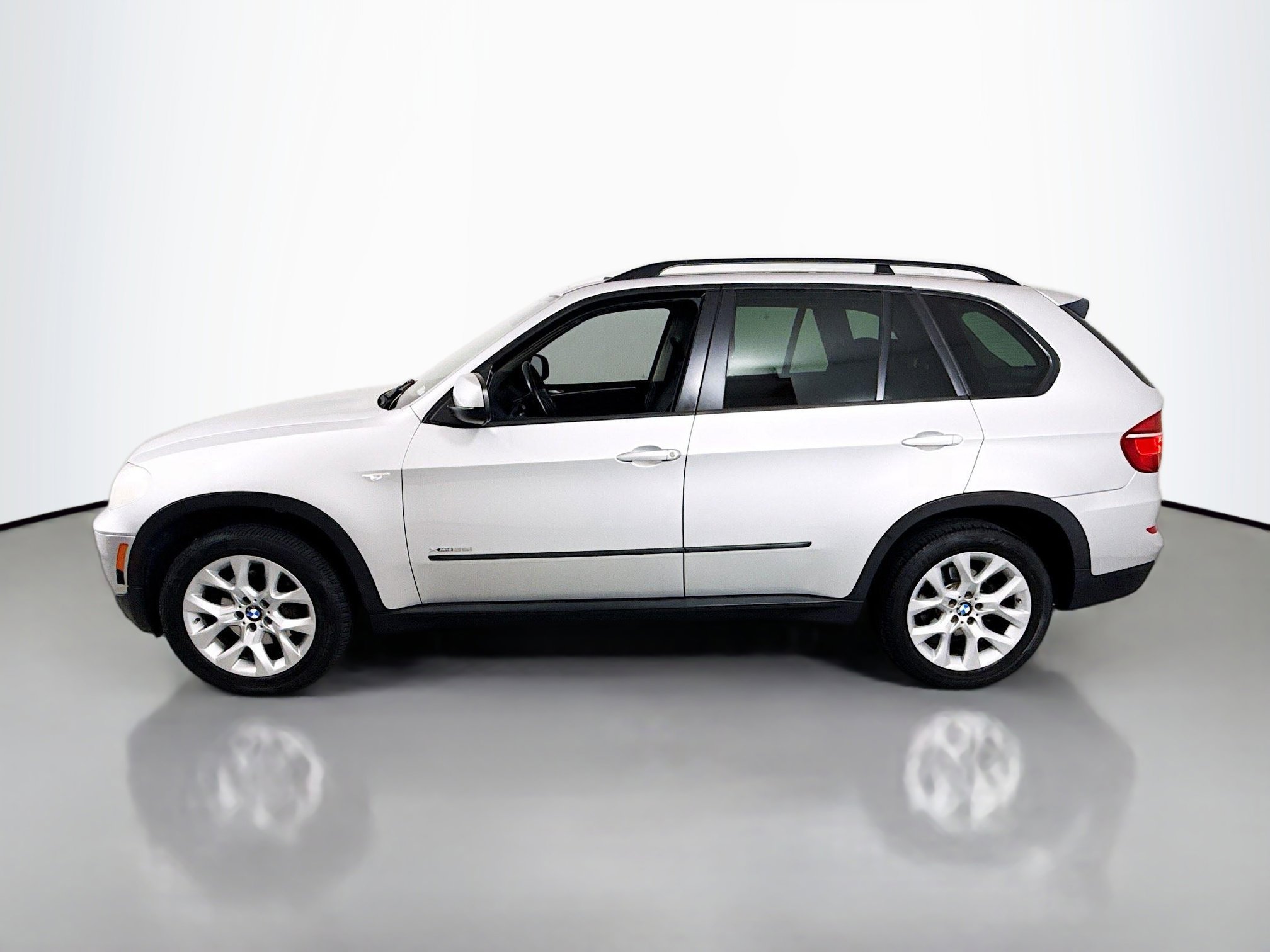 Used 2011 BMW X5 xDrive35i image 4