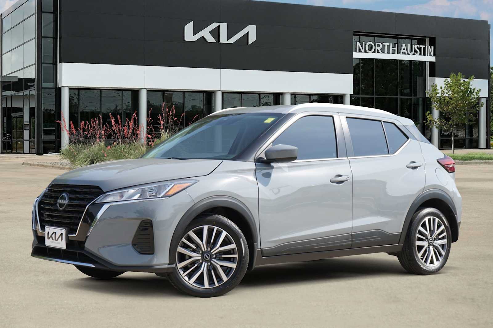 Used 2024 Nissan Kicks SV FWD image 1