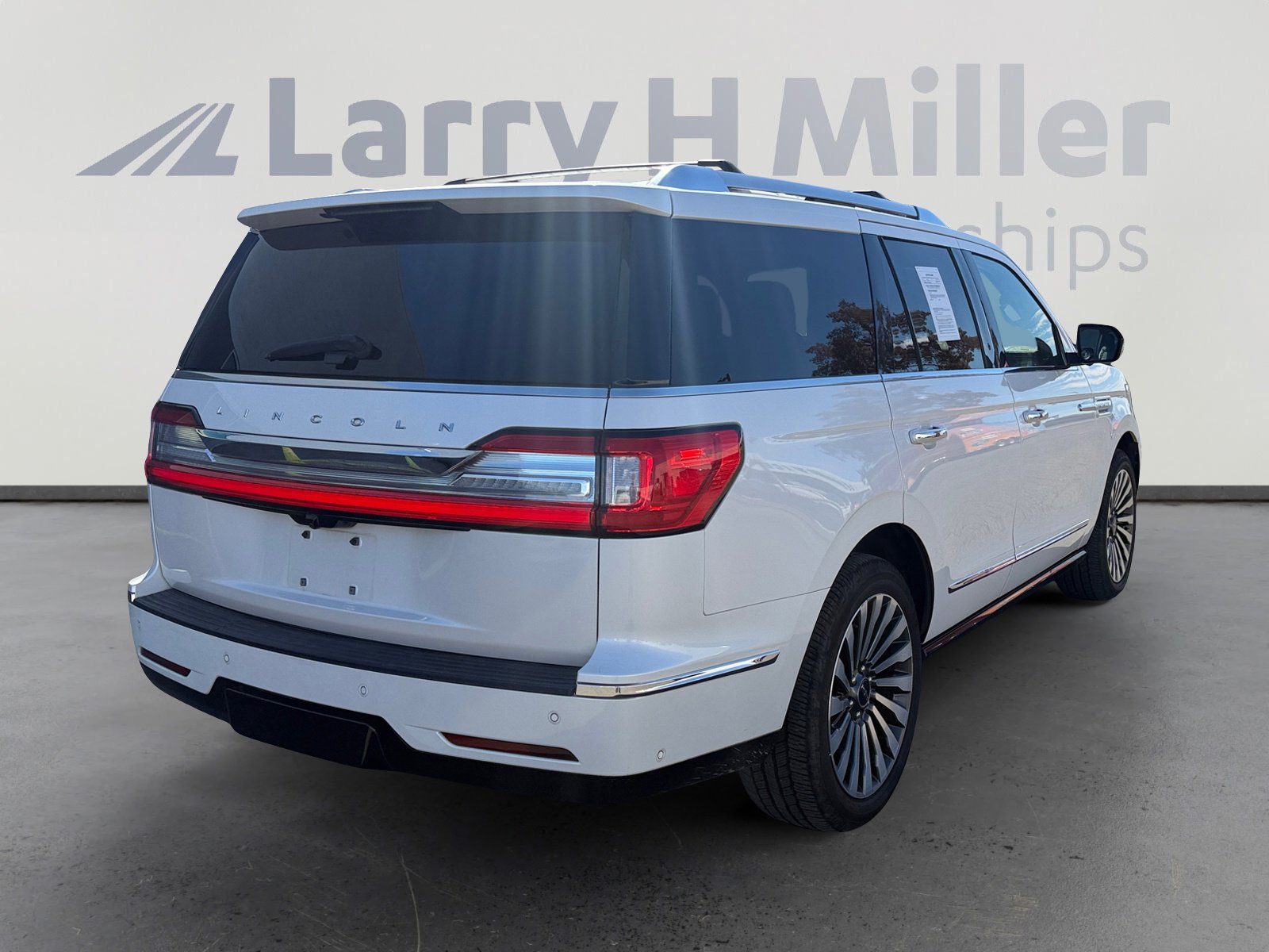 Used 2019 Lincoln Navigator Reserve image 5