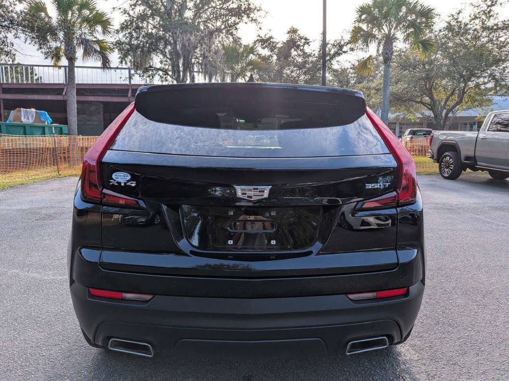 Used 2023 Cadillac XT4 Luxury w/ Cold Weather Package FWD image 6