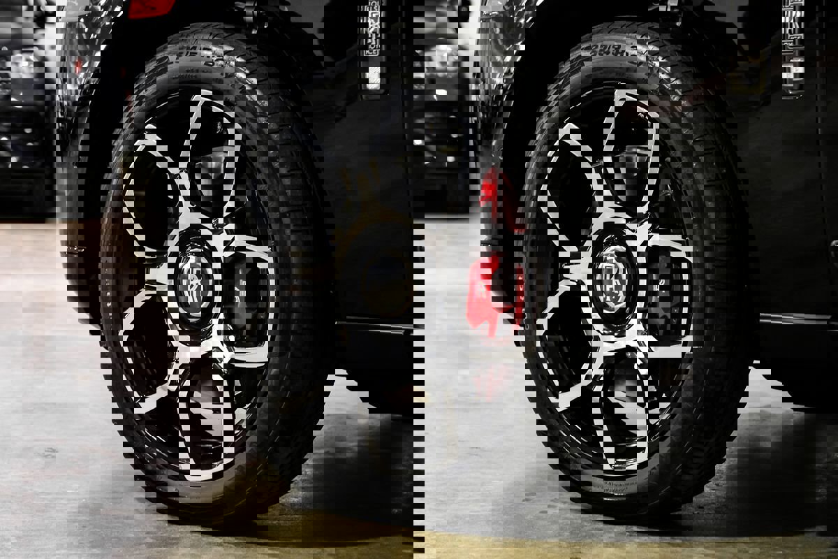 Used 2022 Rolls-Royce Cullinan Black Badge w/ Dark Exterior Package image 66