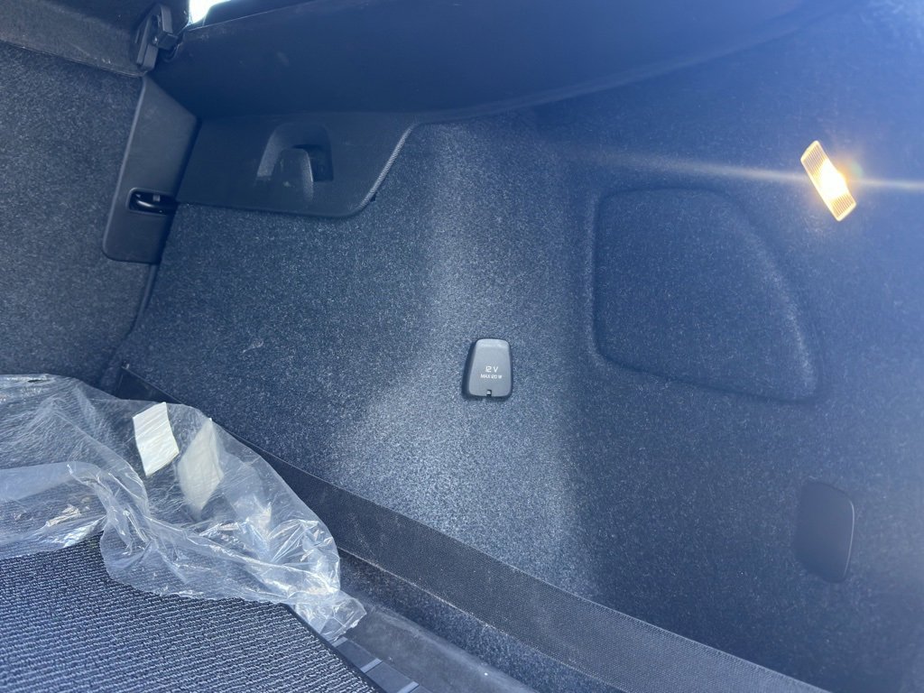 Used 2020 Volvo XC40 T4 Inscription image 34