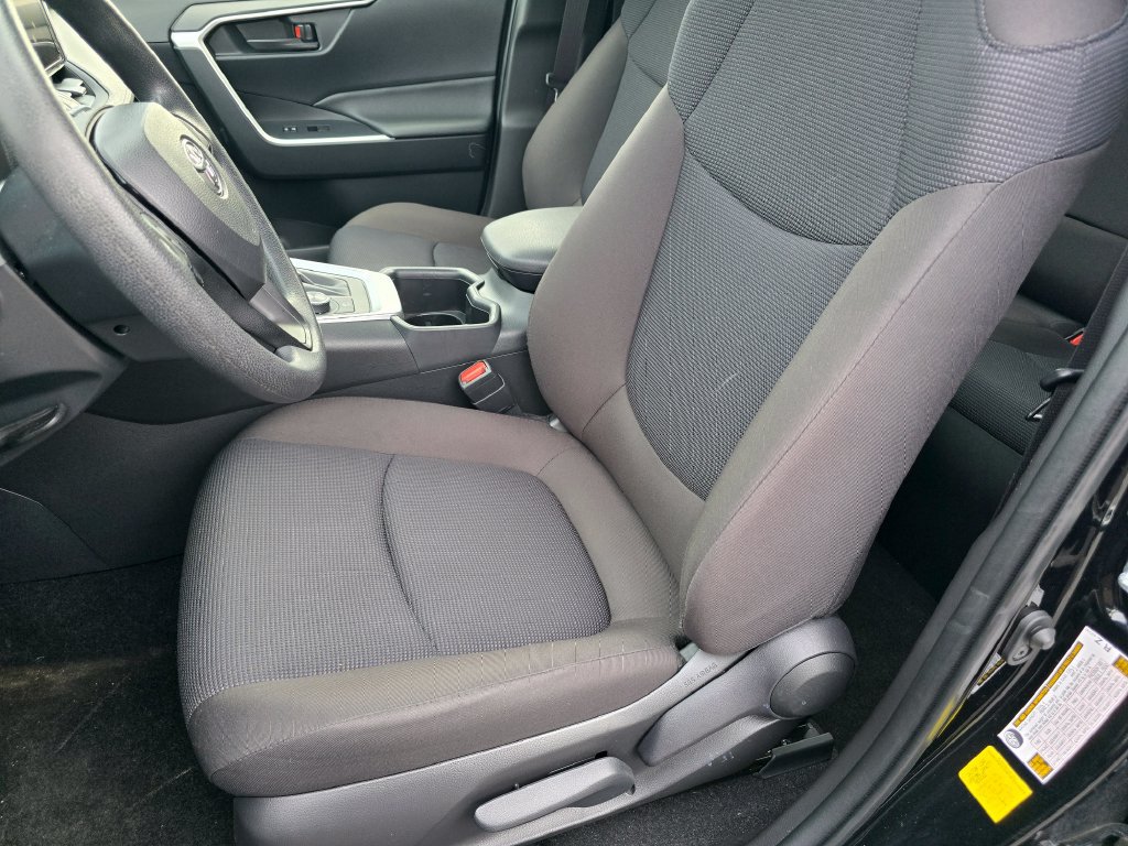 Used 2025 Toyota RAV4 LE AWD/4WD image 21