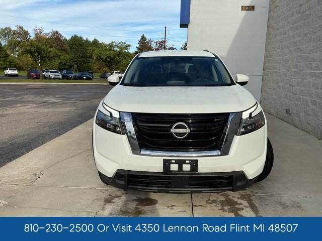 Used 2024 Nissan Pathfinder SV FWD image 2