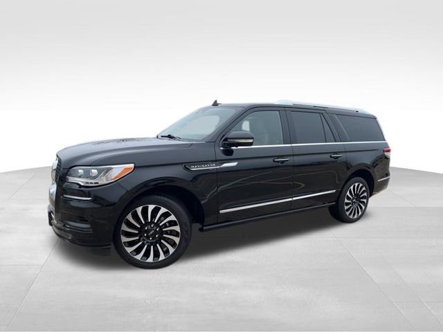 Used 2023 Lincoln Navigator L Reserve image 3