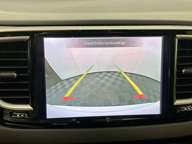 Used 2024 Chrysler Pacifica Touring-L image 13